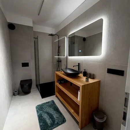 Sky Star - Air Conditioning & Parking *