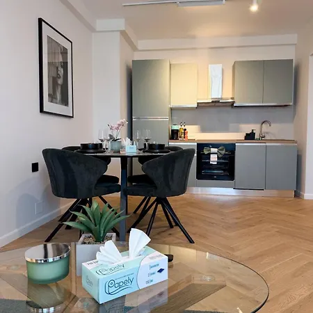 Sky Star - Air Conditioning & Parking Apartment *