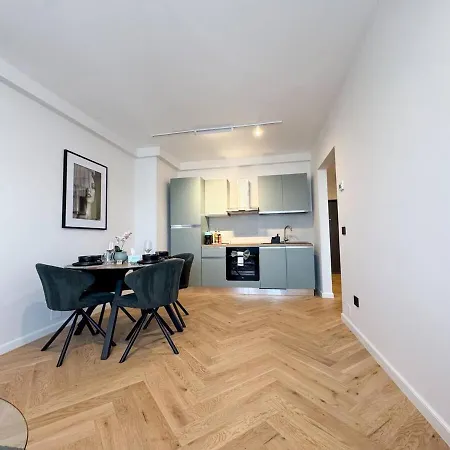Sky Star - Air Conditioning & Parking Apartment